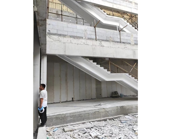 生態(tài)城綜合公交場(chǎng)站ALC板工程